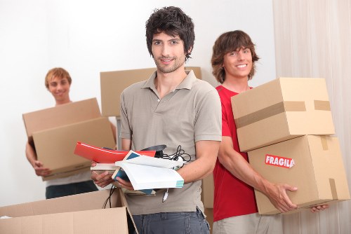 Professional movers managing access and logistics in Harringay